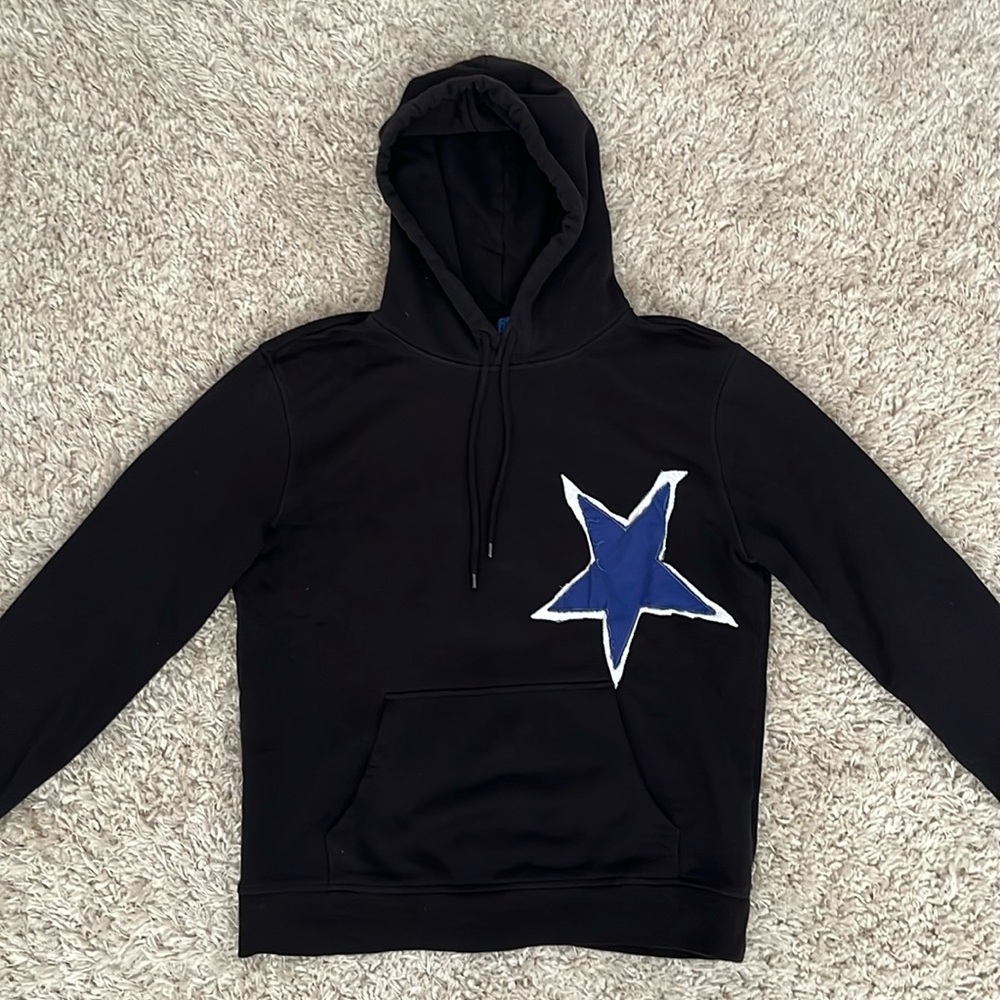 BLUE AND WHITE STAR DECAL SWEATSHIRT